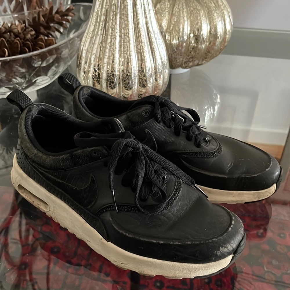 Nike sneakers size 7 black
